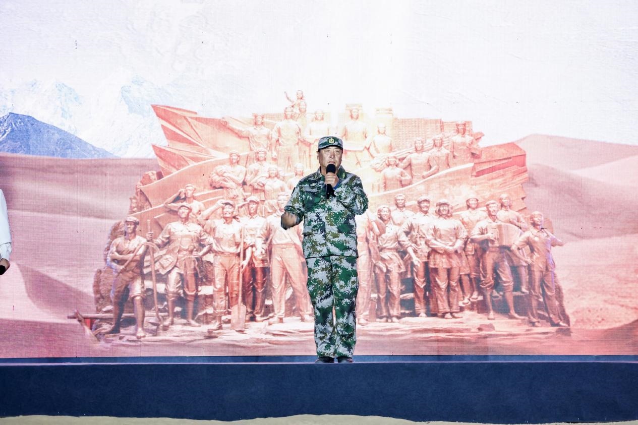 馬軍武在“何以中國·五星出東方”網(wǎng)絡(luò)主題宣傳活動現(xiàn)場演講。人民視頻供圖