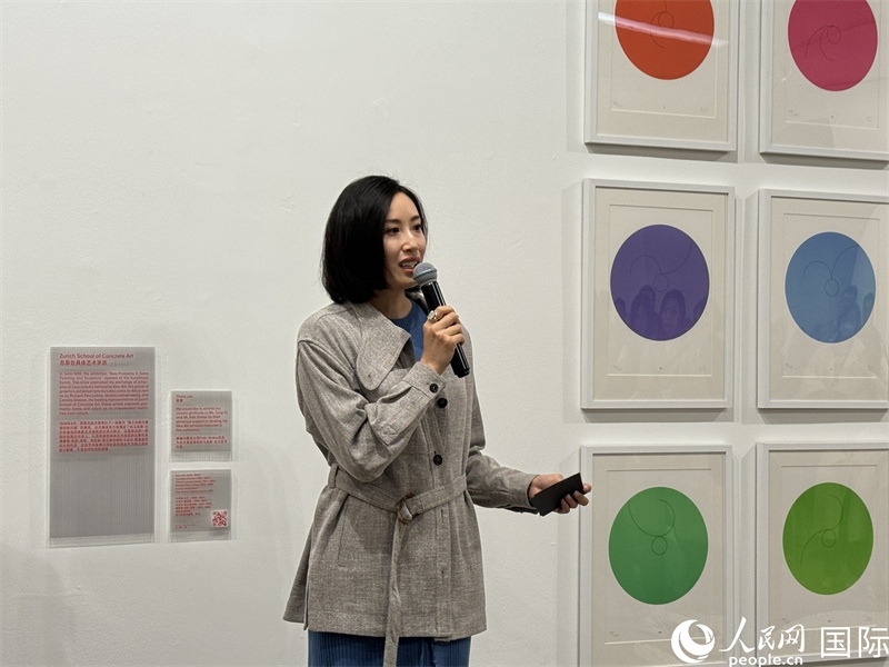 11月8日，今日美術(shù)館館長張然在“瑞士經(jīng)典設(shè)計(jì)展”開幕式上發(fā)表致辭。（人民網(wǎng) 謝瑩攝）