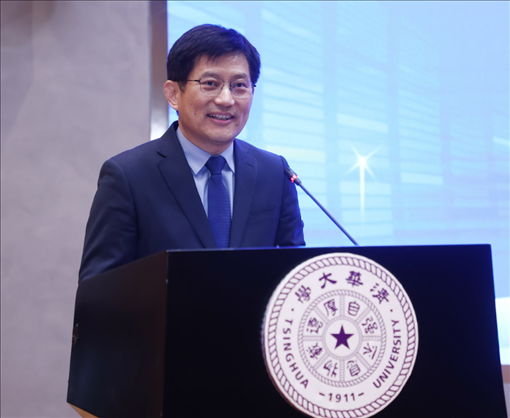 清華大學(xué)國家治理研究院執(zhí)行院長、清華大學(xué)計算社會科學(xué)與國家治理實驗室執(zhí)行主任孟慶國教授演講。供圖單位：清華大學(xué)國家治理研究院