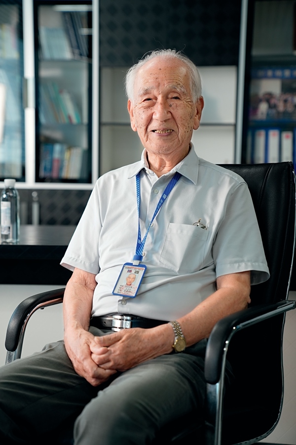 2024年8月，佐佐木俊一在深圳接受本刊記者采訪(fǎng)。