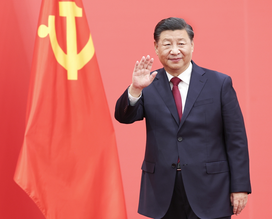 2022年10月23日，習近平在北京人民大會堂同采訪中共二十大的中外記者親切見面。