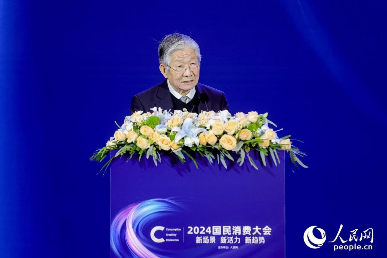 國務(wù)院發(fā)展研究中心原副主任、中國企業(yè)評價協(xié)會會長侯云春在2024國民消費大會上分享。