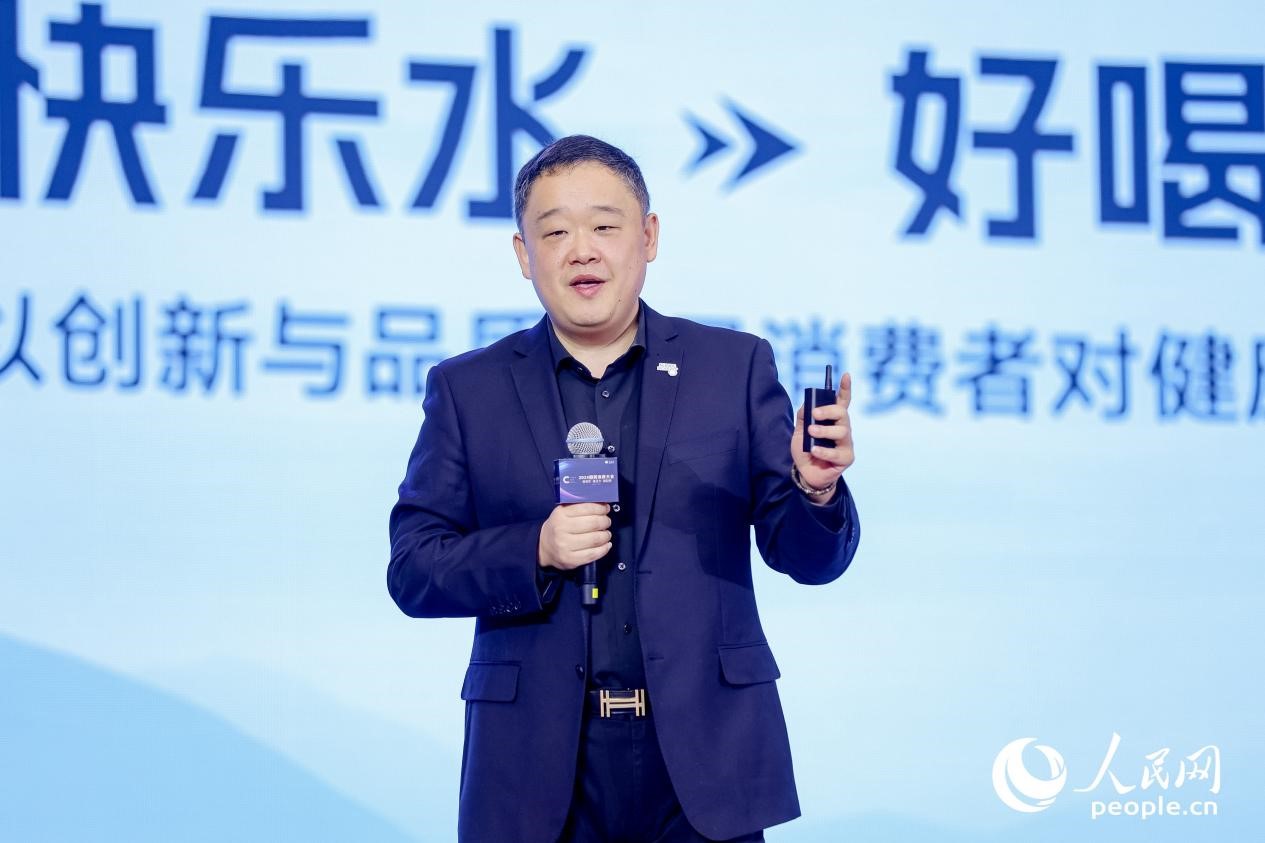 樂百氏（廣東）飲用水有限公司總經(jīng)理郝曉偉在2024國民消費大會上分享。