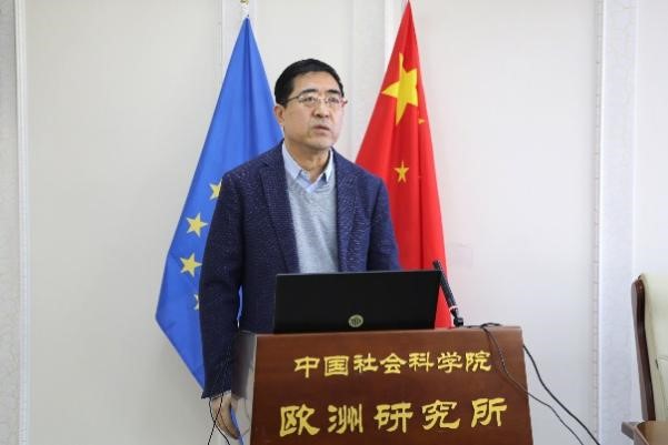 中國社會科學(xué)院歐洲研究所所長、《歐洲發(fā)展報告（2023～2024）》主編馮仲平研究員致辭。吳迪攝