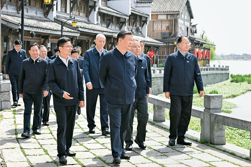 2024年3月18日至21日，中共中央總書記、國家主席、中央軍委主席習(xí)近平在湖南考察。這是19日上午，習(xí)近平在常德河街考察。 新華社記者 謝環(huán)馳/攝