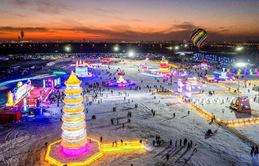 第四屆呼和浩特歡樂冰雪節(jié)活動現(xiàn)場。丁根厚攝