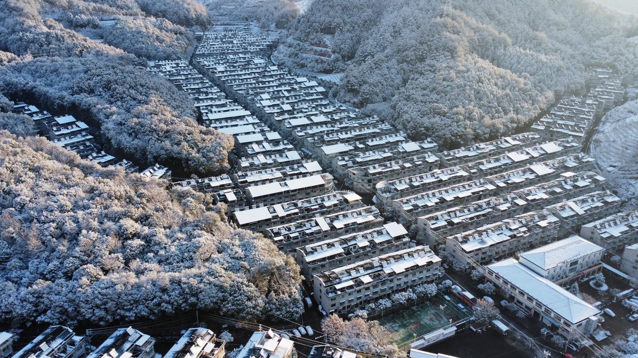 慶元縣濛洲街道同濟(jì)新村，雪后初霽。慶元縣融媒體中心 供圖