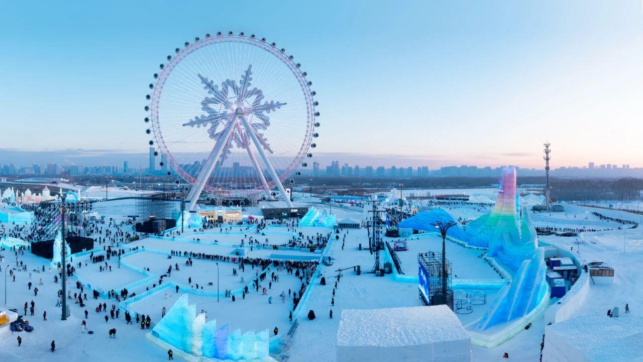 △哈爾濱冰雪大世界吸引游客前來打卡。