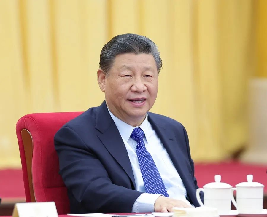 2024年3月6日，習(xí)近平看望參加全國(guó)政協(xié)十四屆二次會(huì)議的民革、科技界、環(huán)境資源界委員，并參加聯(lián)組會(huì)，聽(tīng)取意見(jiàn)和建議。新華社發(fā)（盛佳鵬攝）