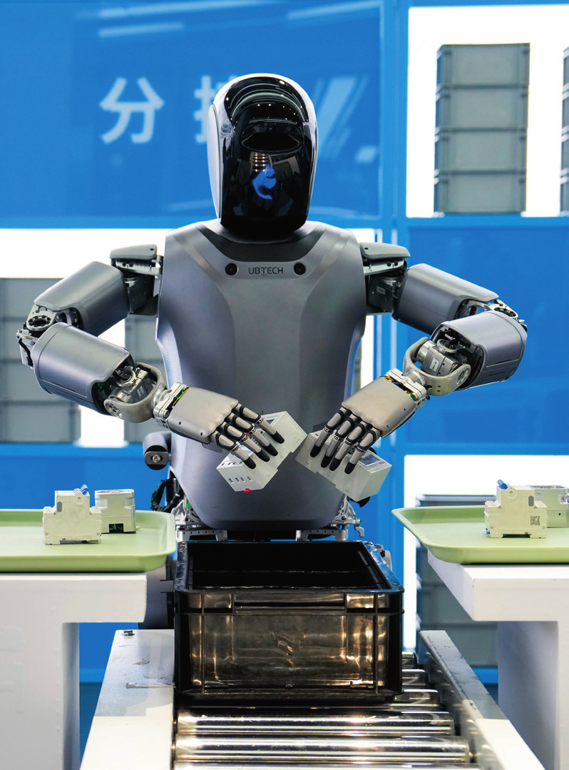 北京“機(jī)器人大世界”展示的優(yōu)必選人形機(jī)器人（2025年2月24日攝）。鞠煥宗攝/本刊