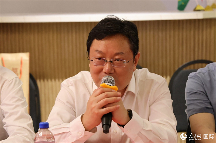 山東省濰坊市副市長狄波在座談會上致辭。人民網(wǎng)記者 陳海琪攝