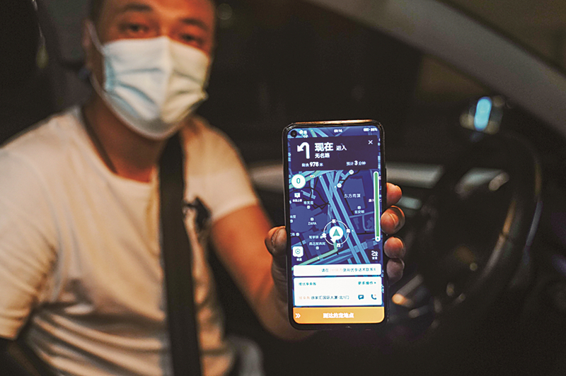 2022年6月1日凌晨，網(wǎng)約車司機(jī)黃興展示他當(dāng)天接到的第一單。