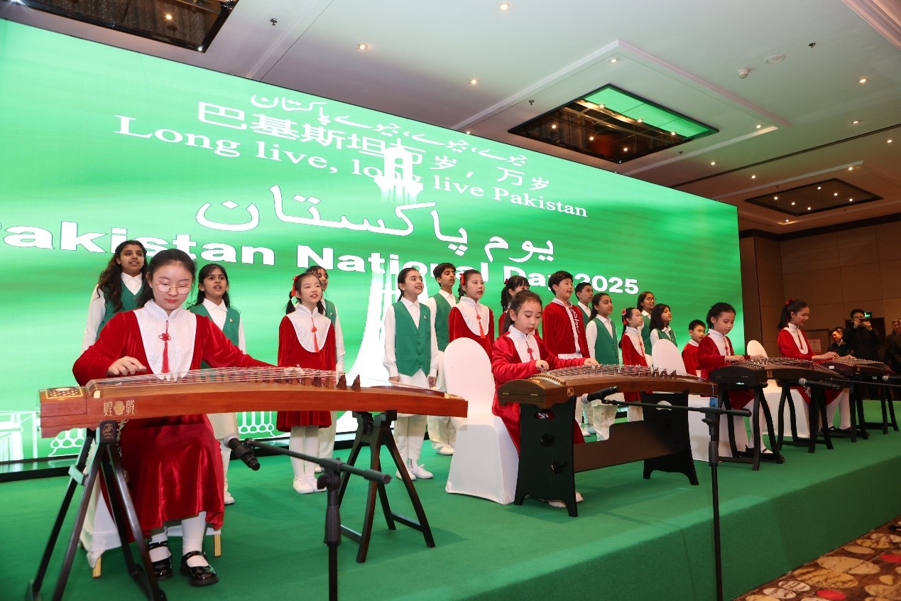 中巴兩國學(xué)生演出。巴基斯坦駐華大使館供圖