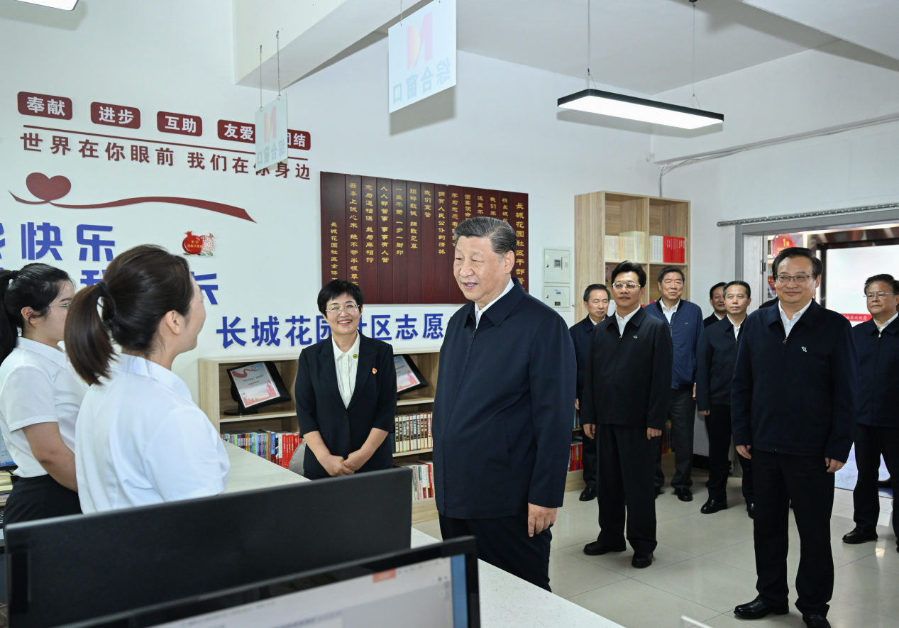 2024年6月19日，習近平總書記來到寧夏銀川市金鳳區(qū)長城花園社區(qū)考察。