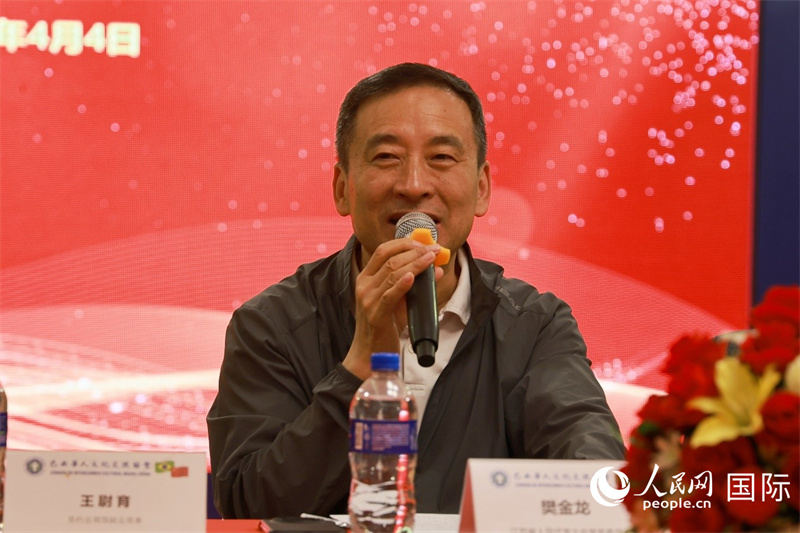 江蘇省人大常務(wù)委員會常務(wù)副主任樊金龍在座談會上致辭。人民網(wǎng)記者 陳海琪攝