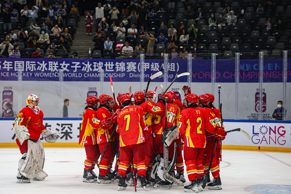 中國隊球員慶祝勝利。圖片來源：中國冰球協(xié)會