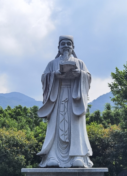 位于南平的朱熹石雕塑像。圖片來源：視覺中國