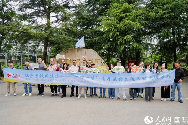 4月21日，人民網(wǎng)“一帶一路”青年友好交流活動走進(jìn)洛陽。人民網(wǎng)記者 魯揚(yáng)攝