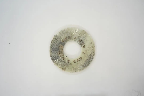 武王墩一號墓出土的鏤孔玉璧。全國十大考古新發(fā)現(xiàn)活動辦公室供圖
