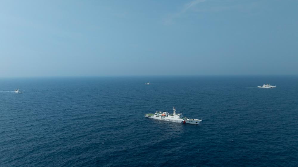 4月22日，中越海警艦艇編隊(duì)在北部灣海域開展聯(lián)合巡邏。（中國(guó)海警供圖）