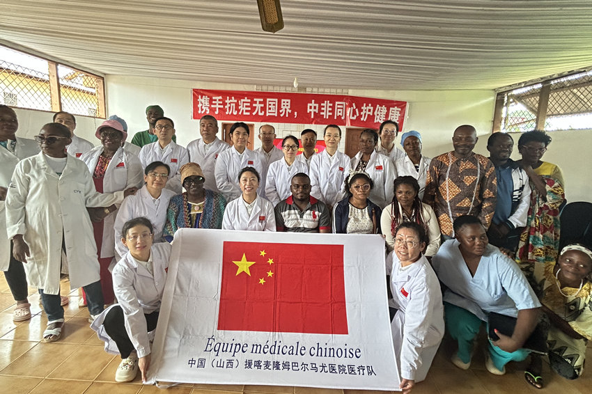 【4】圖為活動結束后的合影。中國（山西）第24批援喀麥隆姆巴爾馬尤醫(yī)療隊 供圖