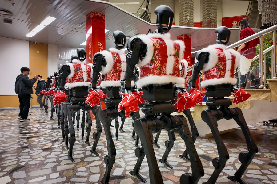 2025年1月28日，杭州宇樹科技人形機器人在2025年央視春晚后臺。新華社發(fā)