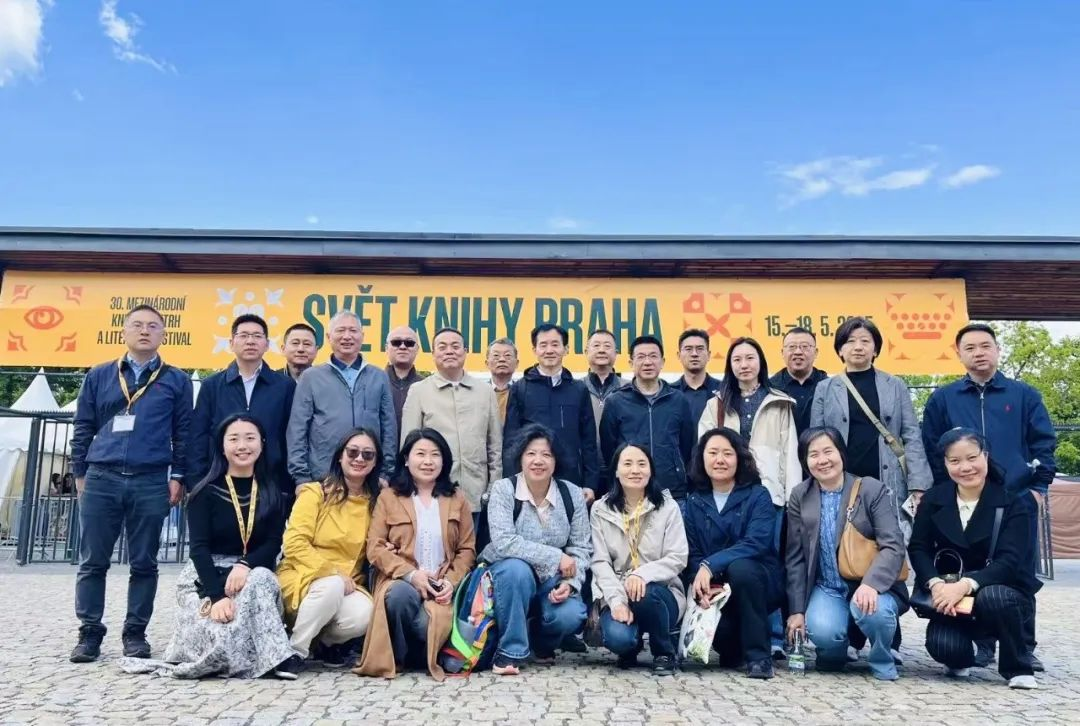 中國出版界代表團合影。圖片均由國圖集團供圖