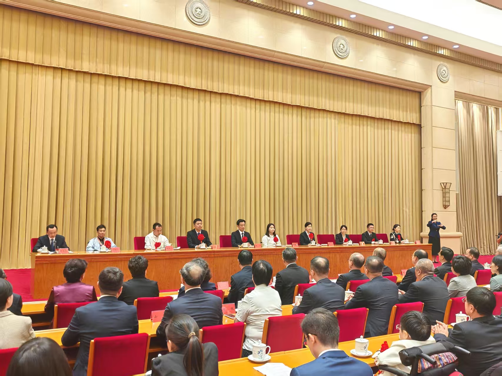 第七次全國自強模范暨助殘先進事跡首場報告會現(xiàn)場。 人民網(wǎng)記者 王子鋒攝