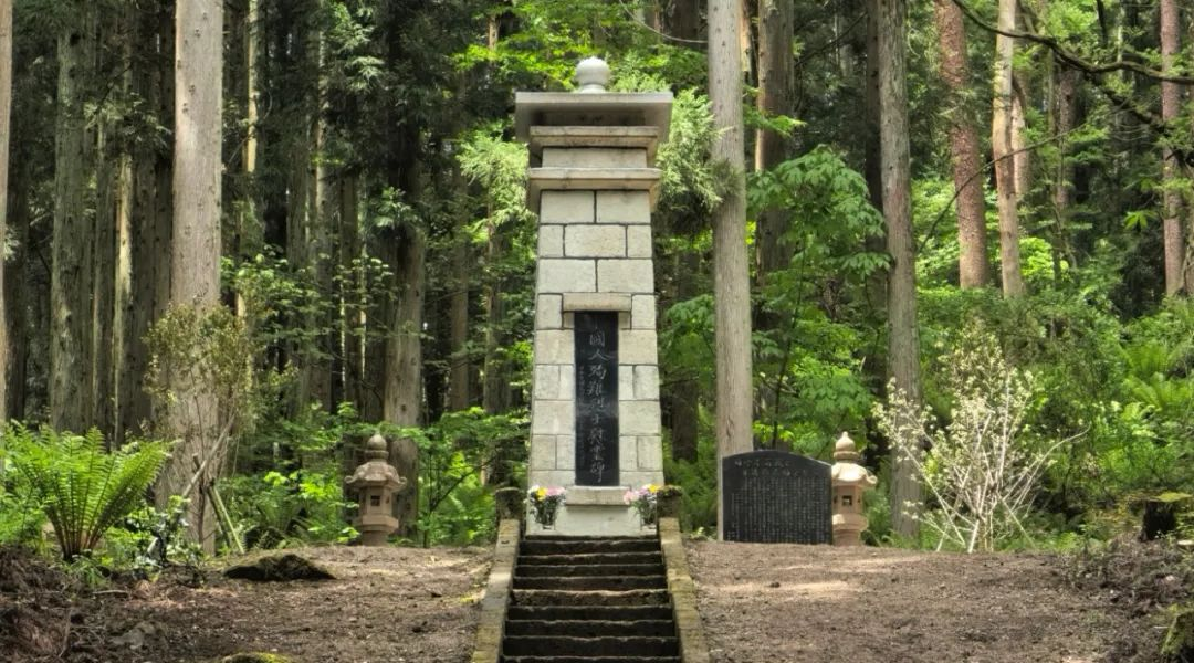 福島縣豬苗代町中國(guó)殉難勞工慰靈碑修繕完工暨植樹祭掃儀式舉行。中國(guó)駐新潟總領(lǐng)館供圖