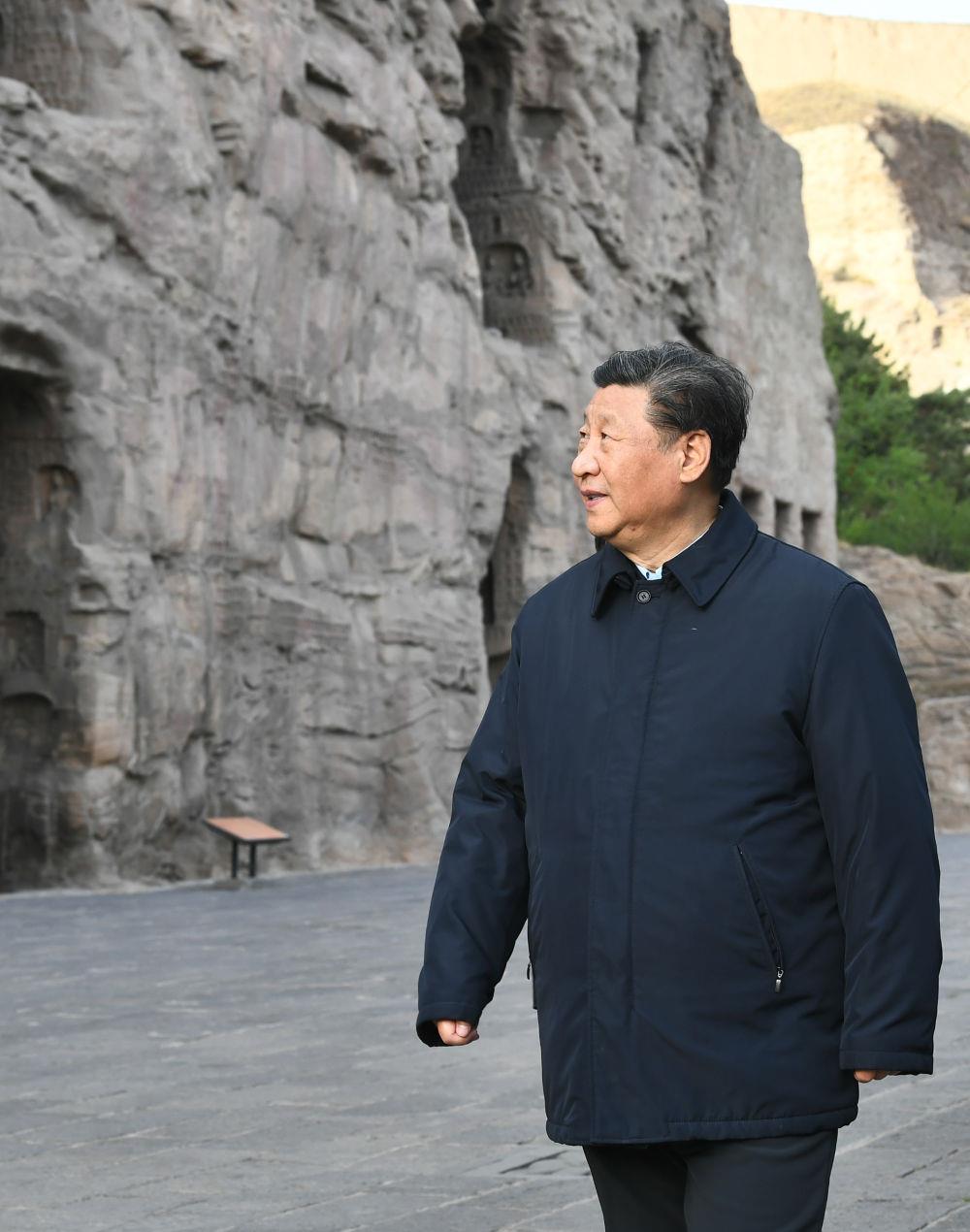 2020年5月11日，習(xí)近平總書記在山西云岡石窟實地了解歷史文化遺產(chǎn)保護(hù)情況。