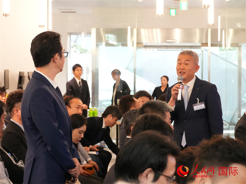 參會企業(yè)與海南代表團(tuán)積極交流。