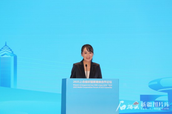 5月23日，在2025上合組織國家媒體合作論壇青年文化交流營活動中，人民日報社記者阿爾達(dá)克·塔巴拉克發(fā)言。石榴云/新疆日報記者 李雄心攝