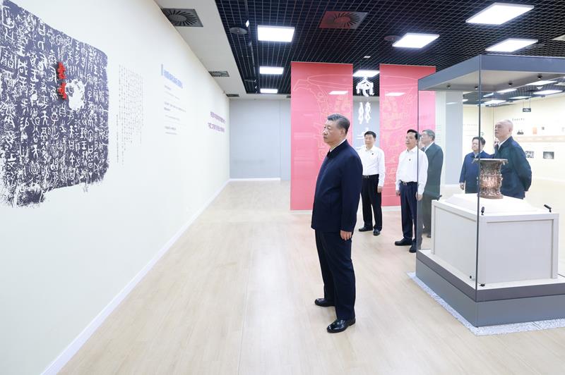 △2024年9月10日，習(xí)近平總書記來(lái)到陜西寶雞市參觀寶雞青銅器博物院。